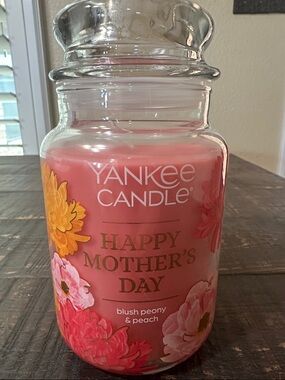 Yankee Candle Blush Peony & Peach Jar Candle - Coral Pink